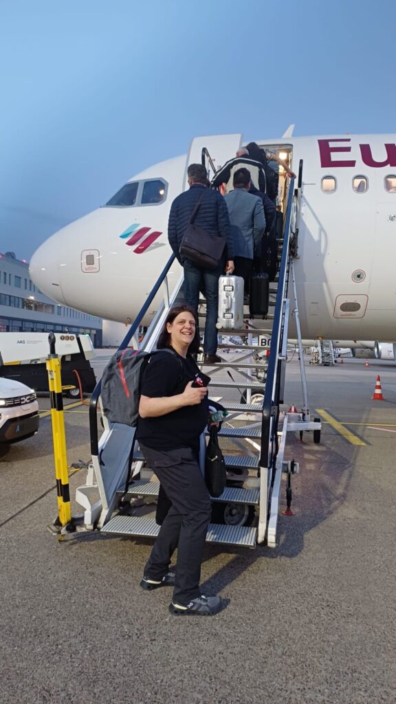 Fellfreunde Unterwegs für Hund und Herz: Ulrike, Manuela und Tierärztin Sydney sind in Gyula